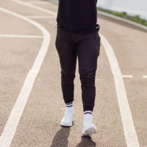 Hombre haciendo ejercicio con jogger