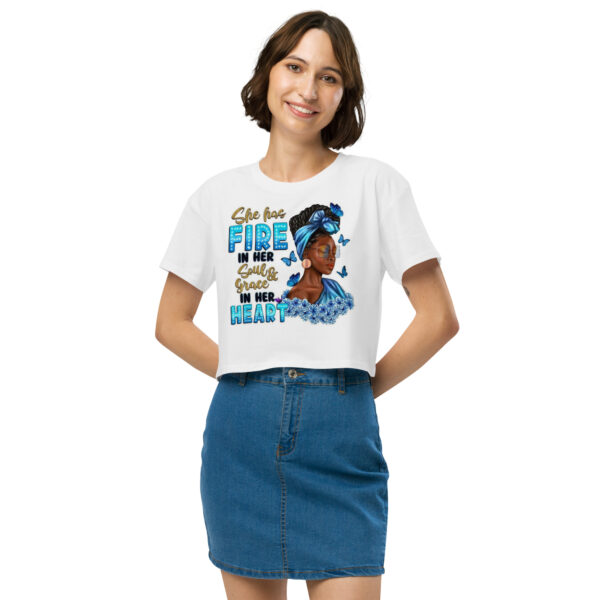 She Has Fire Women’s crop top - Imagen 2