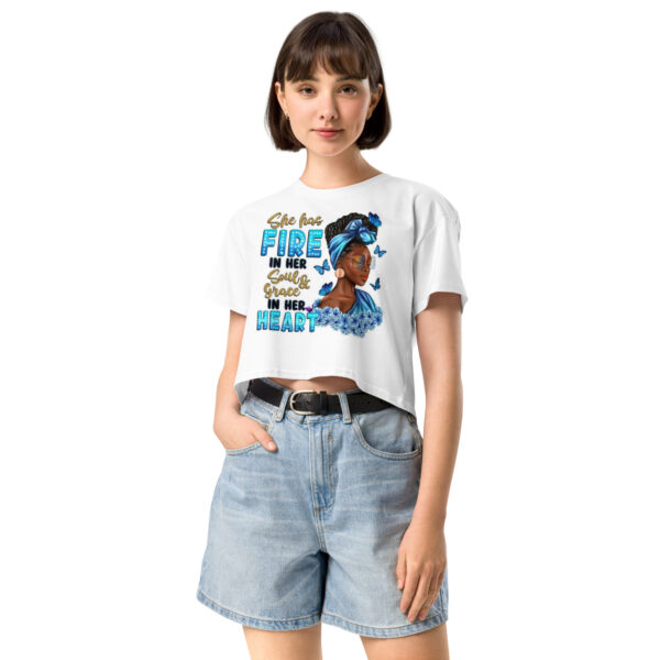 She Has Fire Women’s crop top - Imagen 5