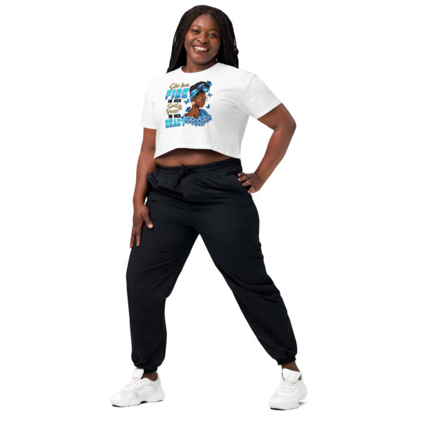 She Has Fire Women’s crop top - Imagen 3